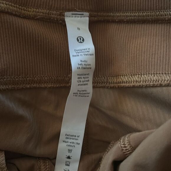 Lululemon Dance Studio Mid-Rise Jogger
Full Length in Kaki Size 8 - Picture 6 of 6